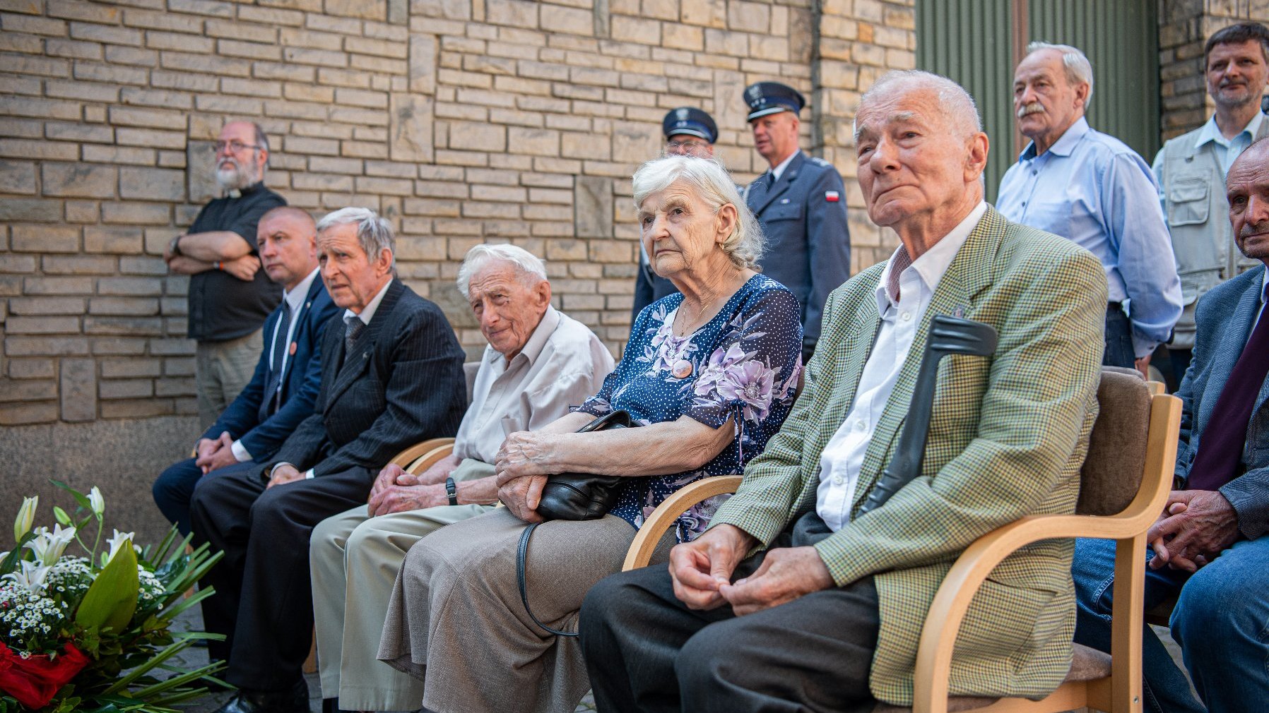 Galeria zdjęć ze złożenia kwiatów po pomnikami ofiar czerwca '56