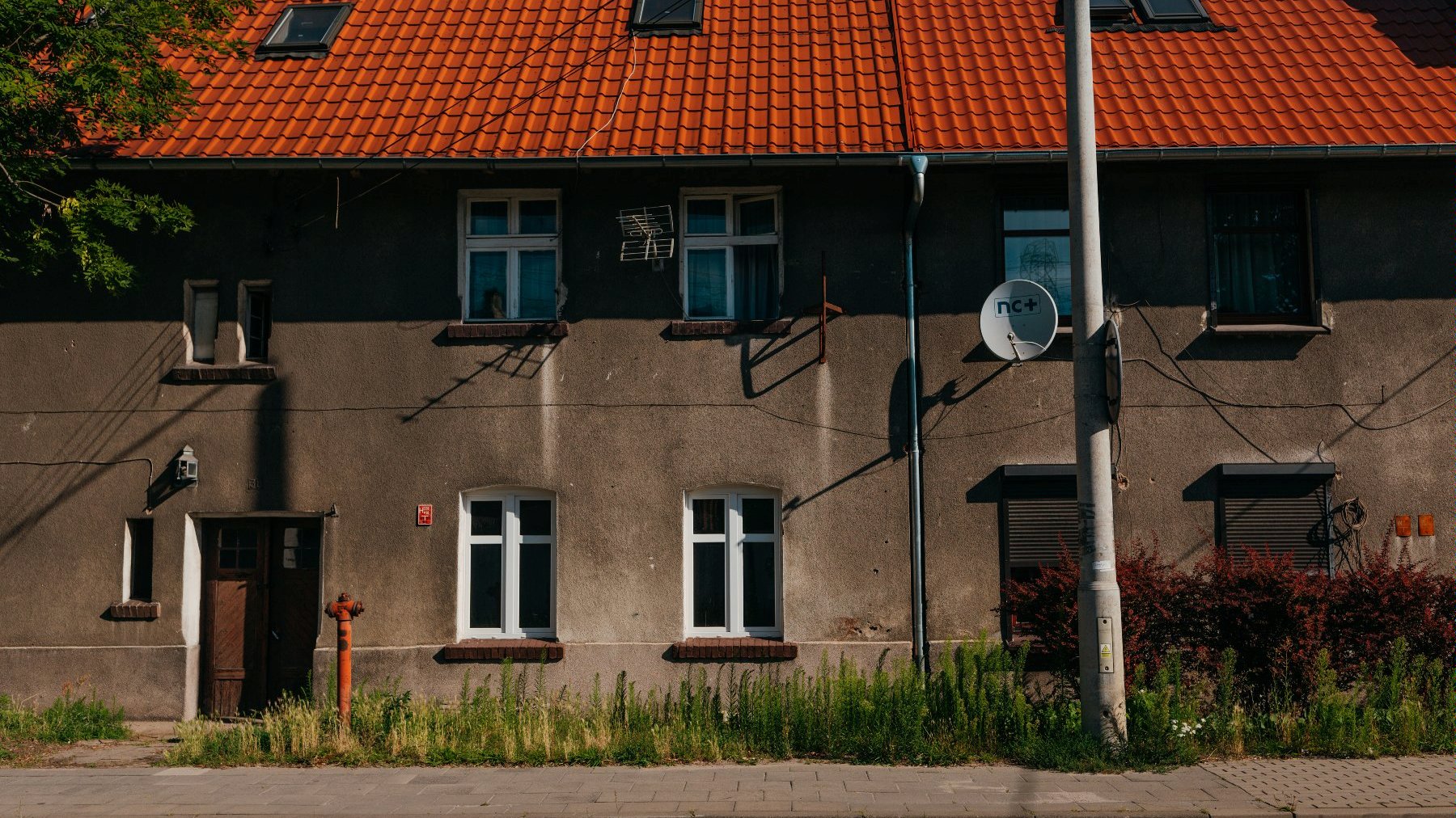 Na zdjęciu stary budynek - grafika rozmowy