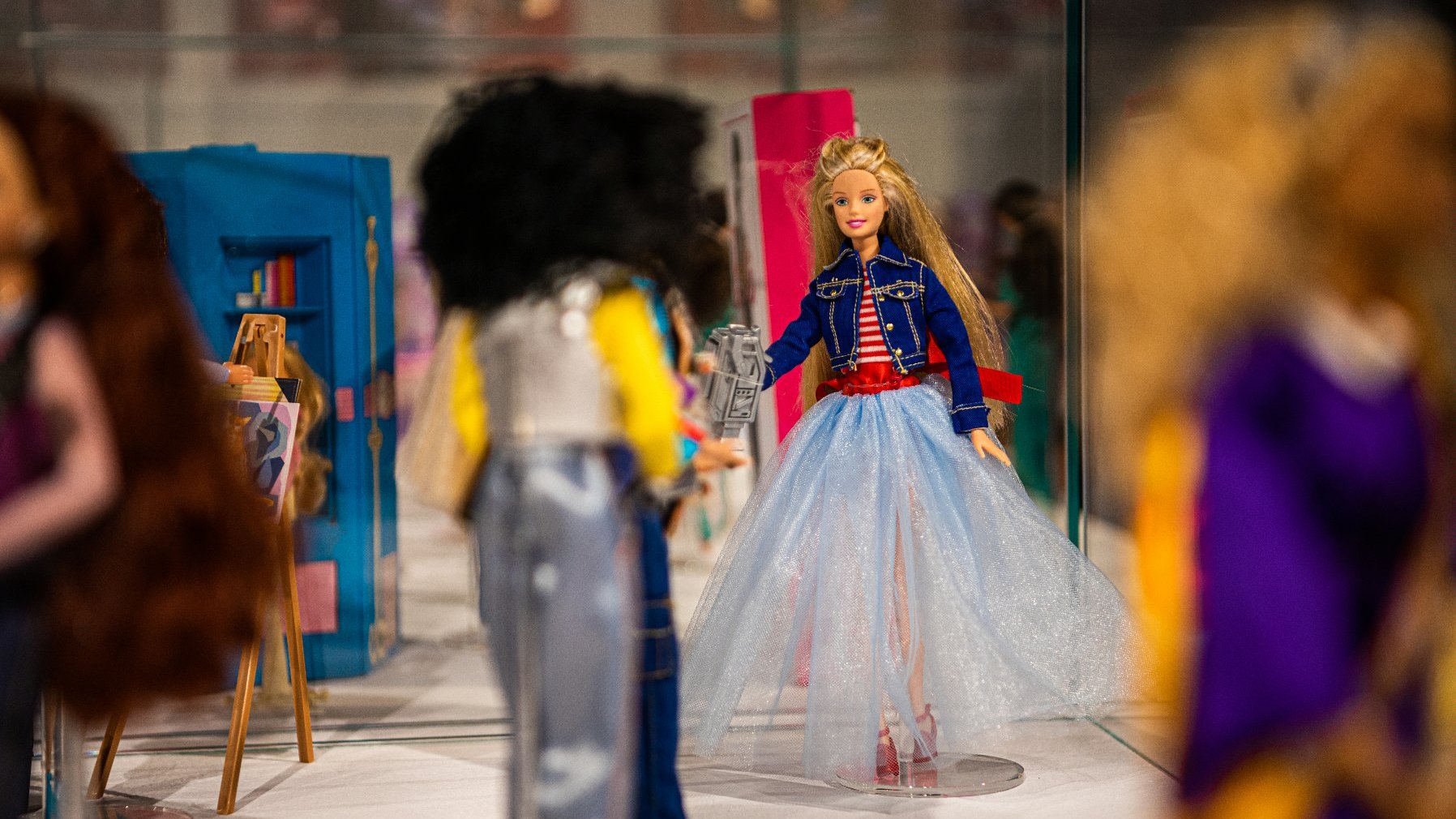 Galeria zdjęć z wystawy lalek Barbie