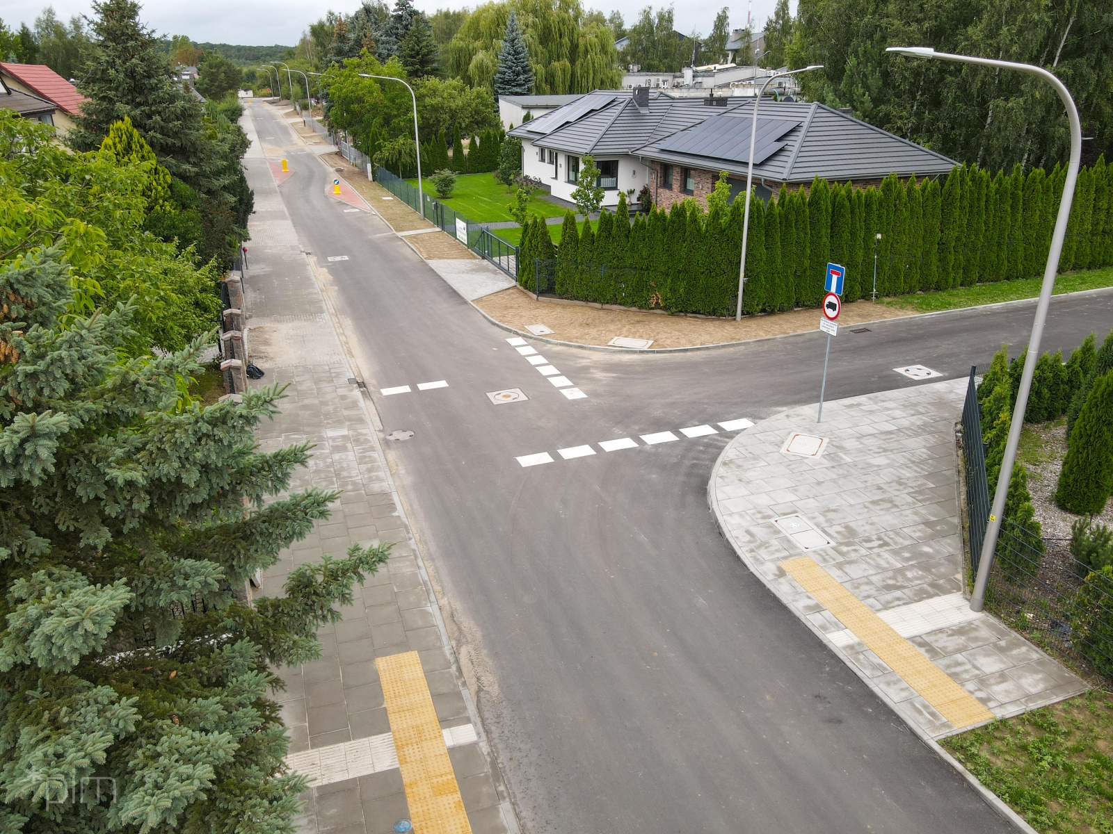 Galeria zdjęć odnowionej ul. Hodowlanej - grafika rozmowy