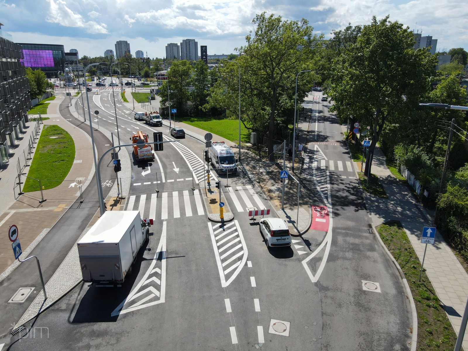 Galeria zdjęć z nowo wybudowanego odcinka ul. Pleszewskiej i trasy kórnickiej - grafika rozmowy