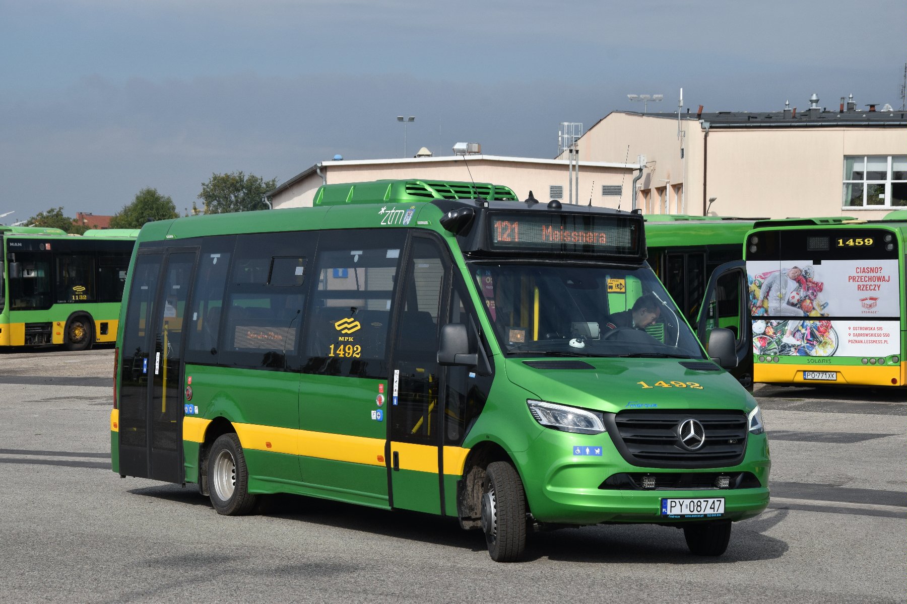 Minibus Mercer w zielonych barwach MPK Poznań - grafika rozmowy