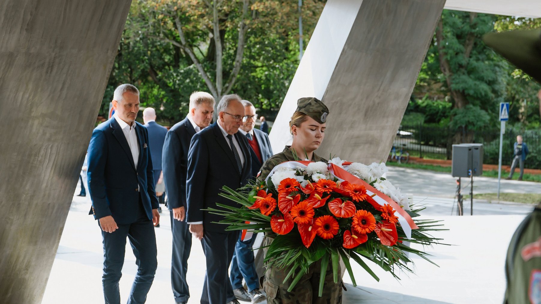 Galeria zdjęć ze składania kwiatów z okazji 84. rocznicy wybuchu II wojny światowej