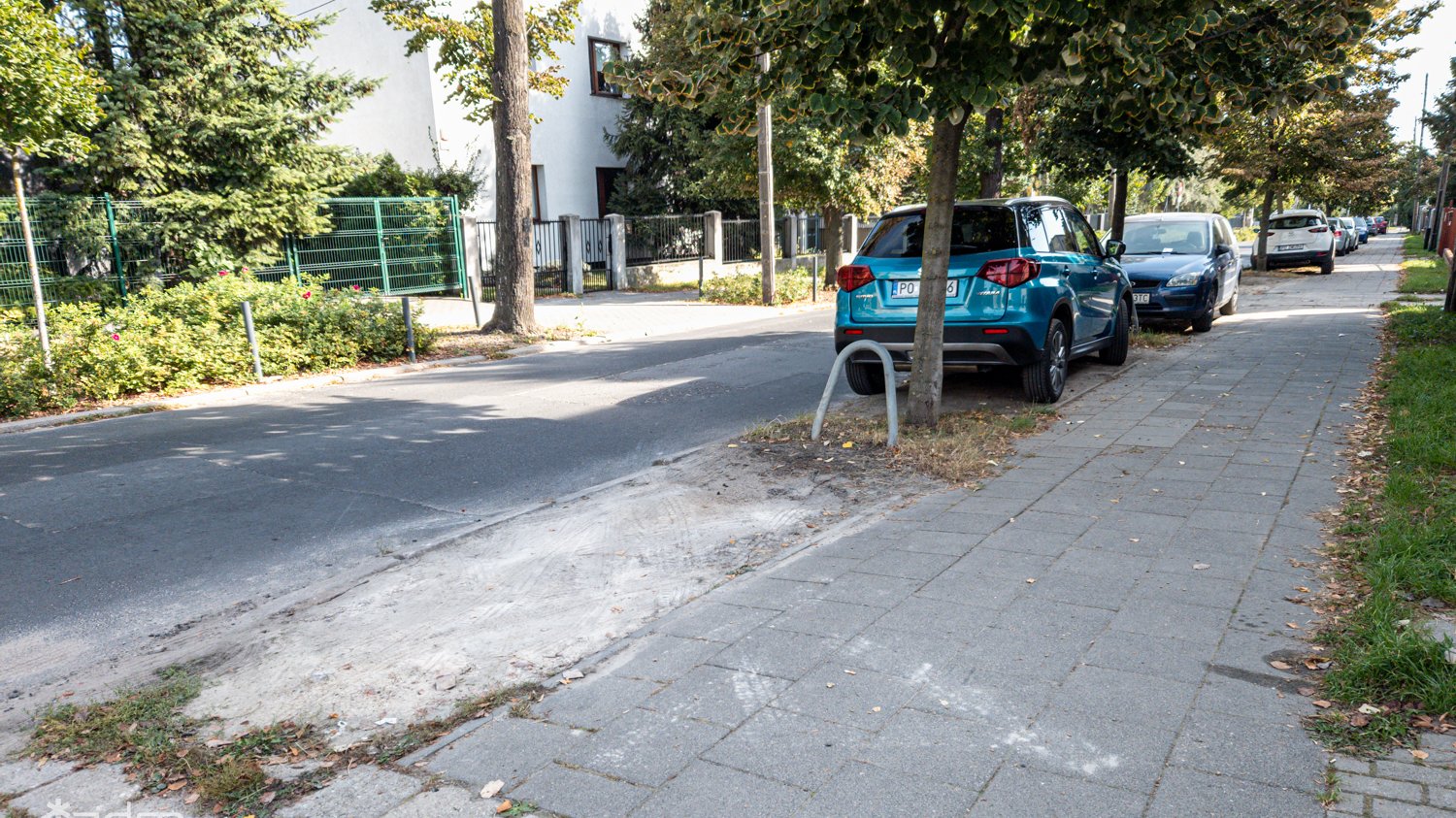 Niezagospodarowane miejsce, w którym będą posadzone róże