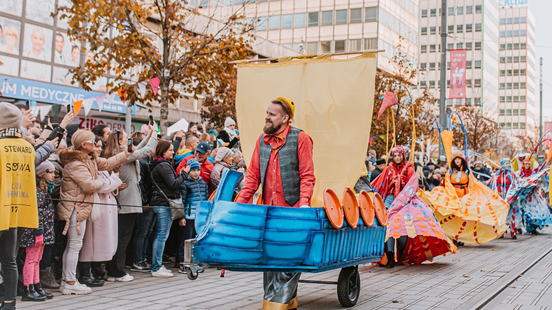 Galeria zdjęć przedstawia fotorelację z obchodów Imienin Ulicy Święty Marcin i Narodowego Święta Niepodległości.