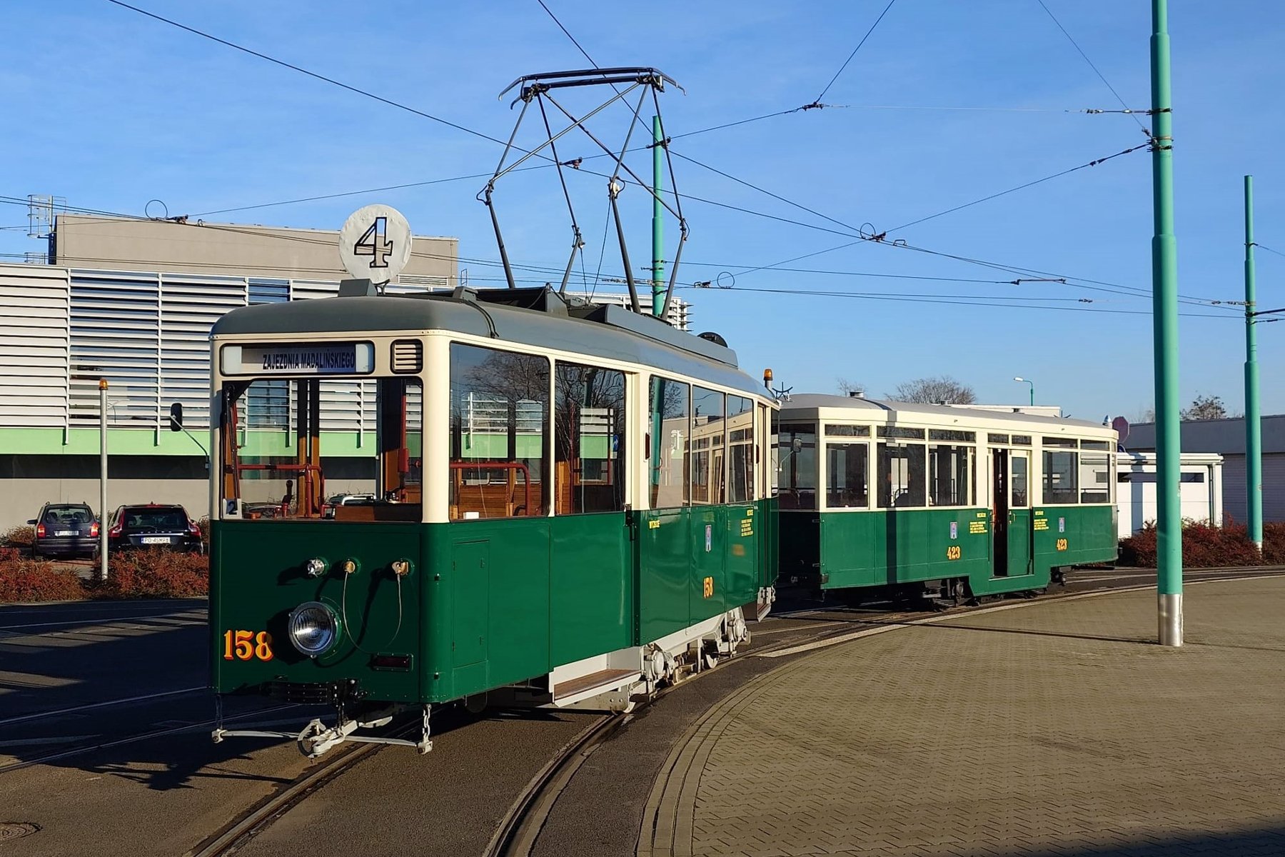 Z przodu - wagon motorowy KSW Heidelberg. Z tyłu - wagon doczepny S2D tzw. Duży Szczeciniak - grafika rozmowy