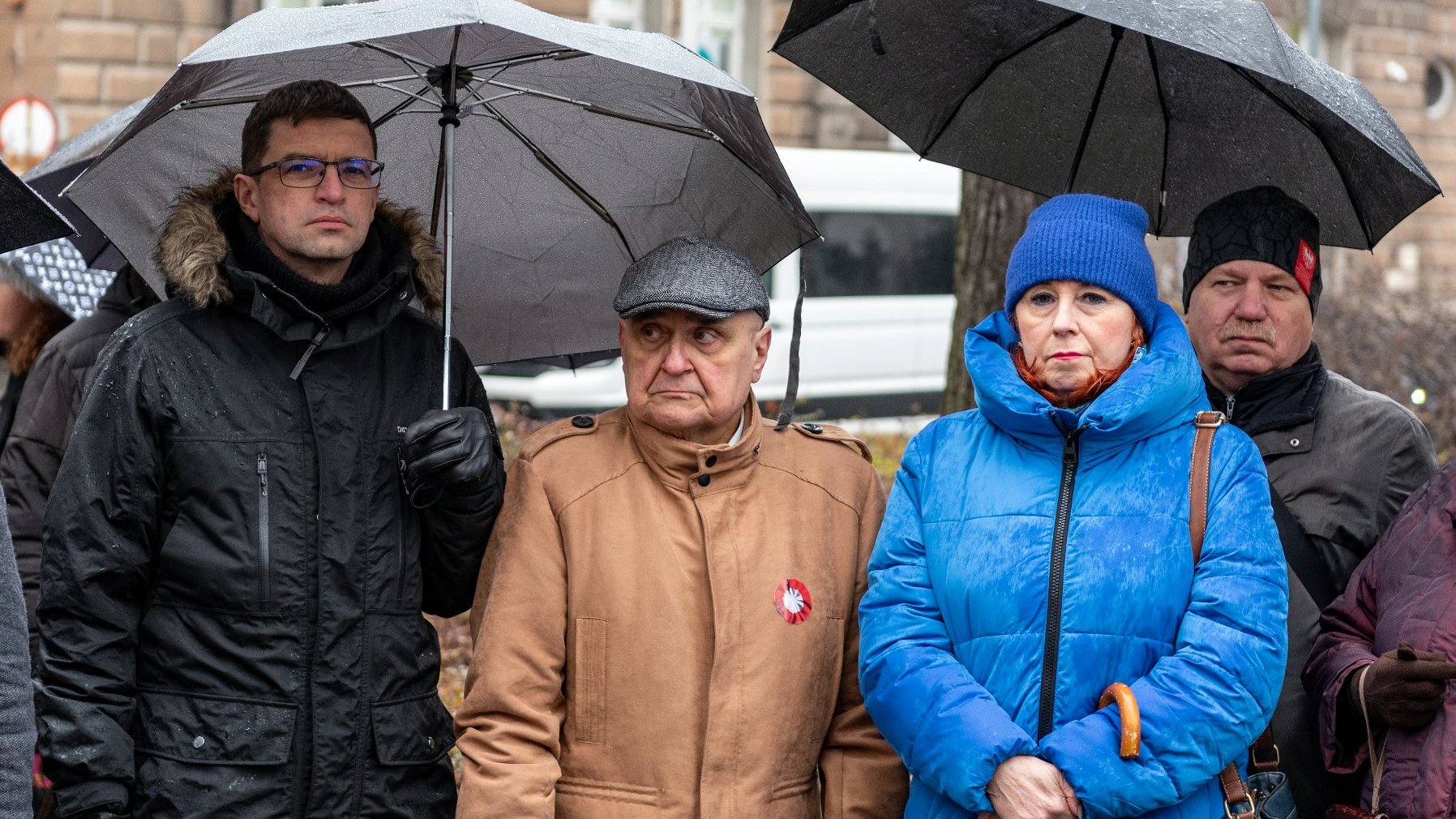 Galeria zdjęć przedstawia uroczystości z okazji 105. rocznicy podpisania rozejmu w Trewirze. Na fotografiach widać, m.in. uczestników obchodów i poczty sztandarowe.