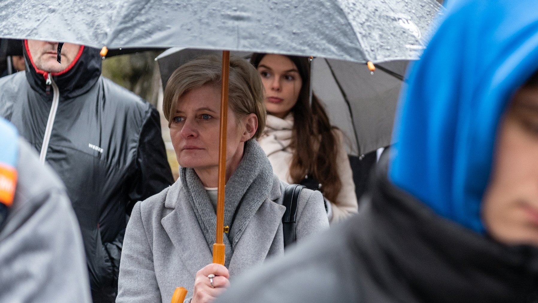 Galeria zdjęć przedstawia uroczystości z okazji 105. rocznicy podpisania rozejmu w Trewirze. Na fotografiach widać, m.in. uczestników obchodów i poczty sztandarowe.