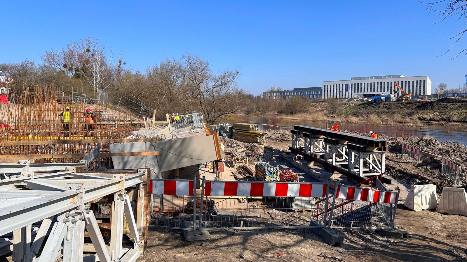 Galeria zdjęć z pracy przy budowie mostów Berdychowskich