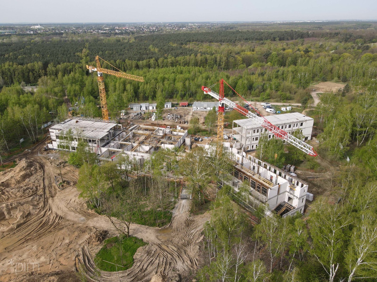 Galeria zdjęć z budowy szkoły na Strzeszynie - grafika rozmowy