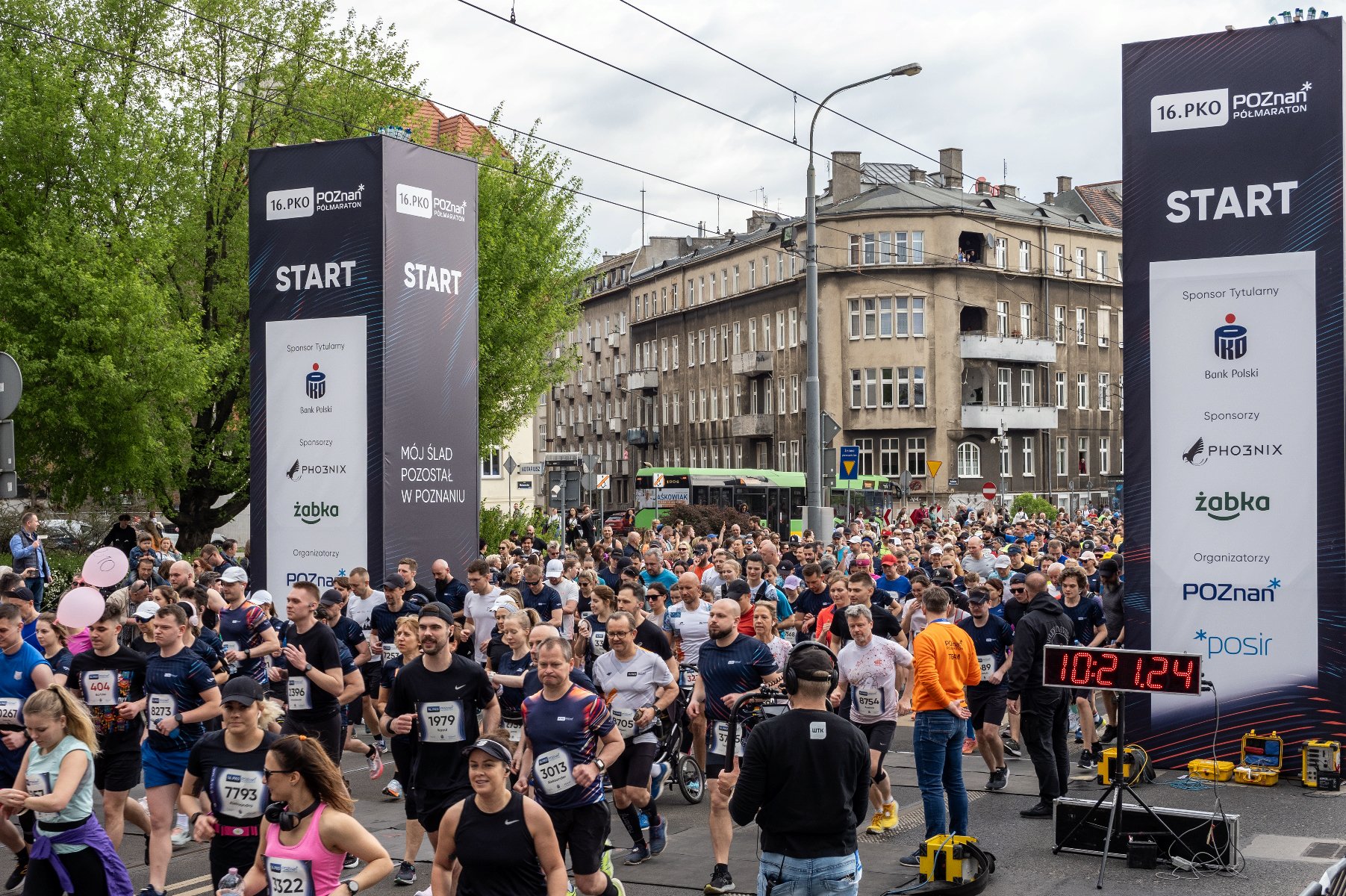 Galeria zdjęć z 16. Poznań Półmaratonu - grafika rozmowy