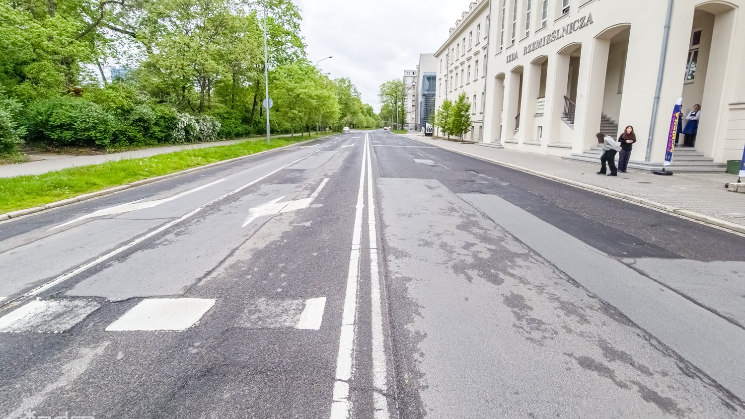 Galeria zdjęć pokazujących stan nawierzchni przed remontem