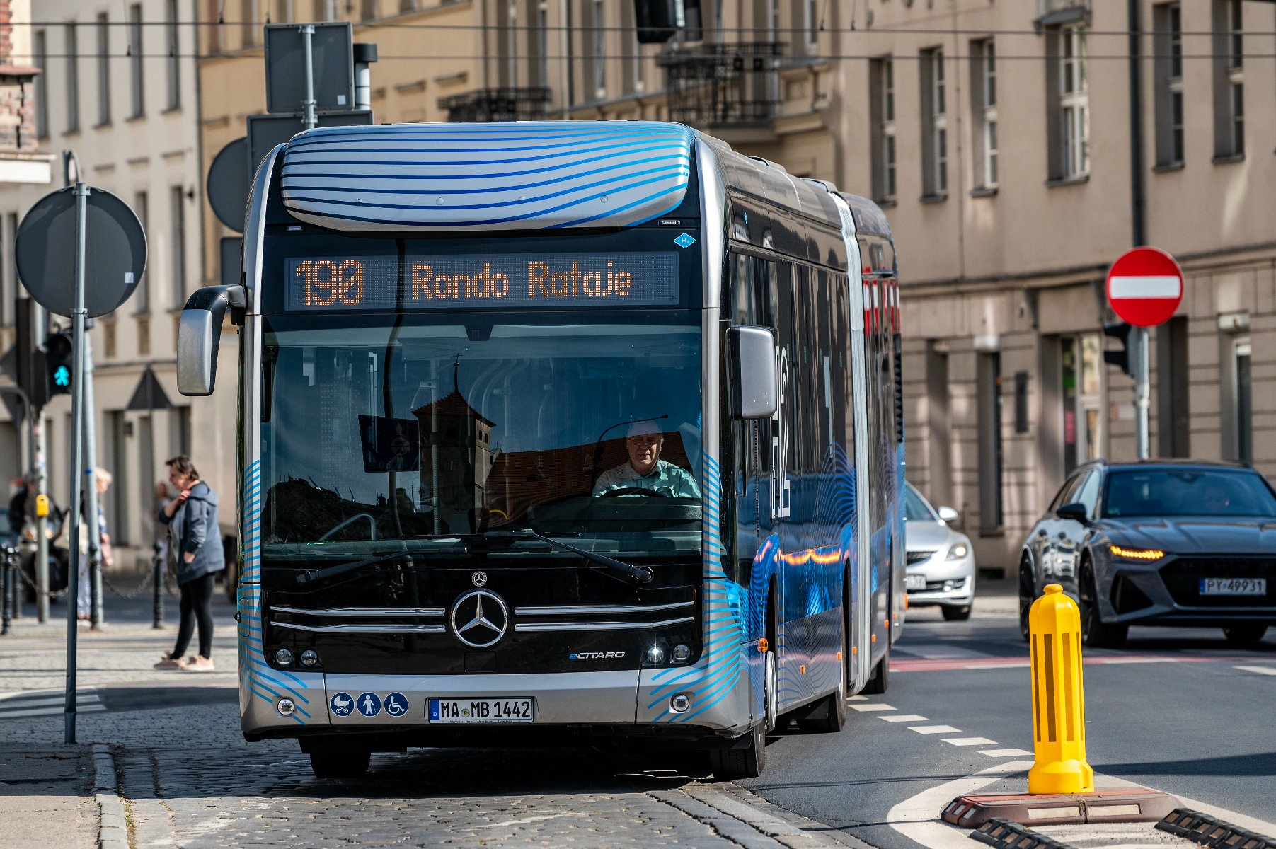 Galeria zdjęć autobusu Mercedes eCitaro G fuel cell - grafika rozmowy