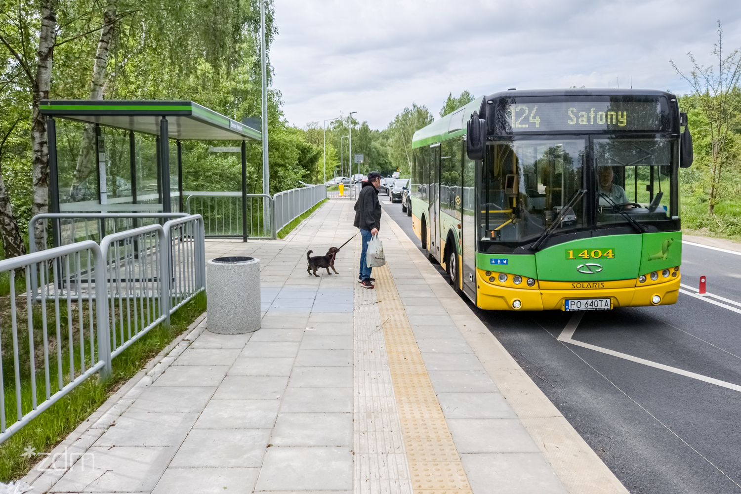 Galeria zdjęć z odnowionych przystanków przy ul. Koszalińskiej - grafika rozmowy