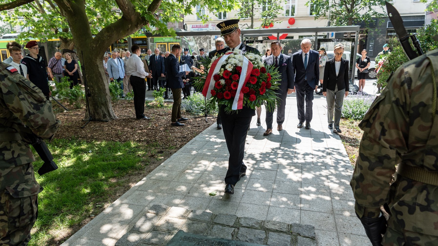 Galeria zdjęć przedstawia obchody Dnia Hołdu i Pamięci Ofiar Reżimu Komunistycznego.