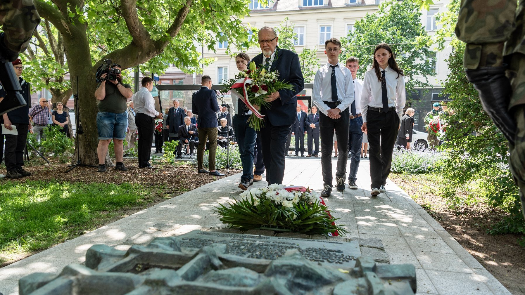 Galeria zdjęć przedstawia obchody Dnia Hołdu i Pamięci Ofiar Reżimu Komunistycznego.