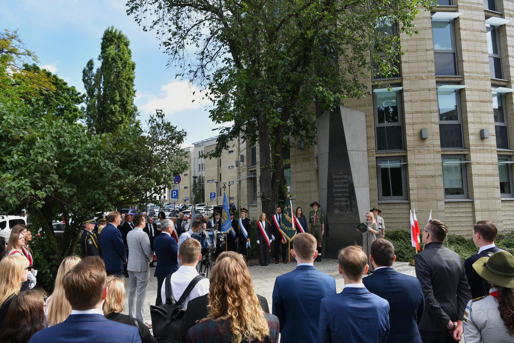 Galeria zdjęć z uroczystości związanych z 68. rocznicą Czerwca 56 - grafika rozmowy