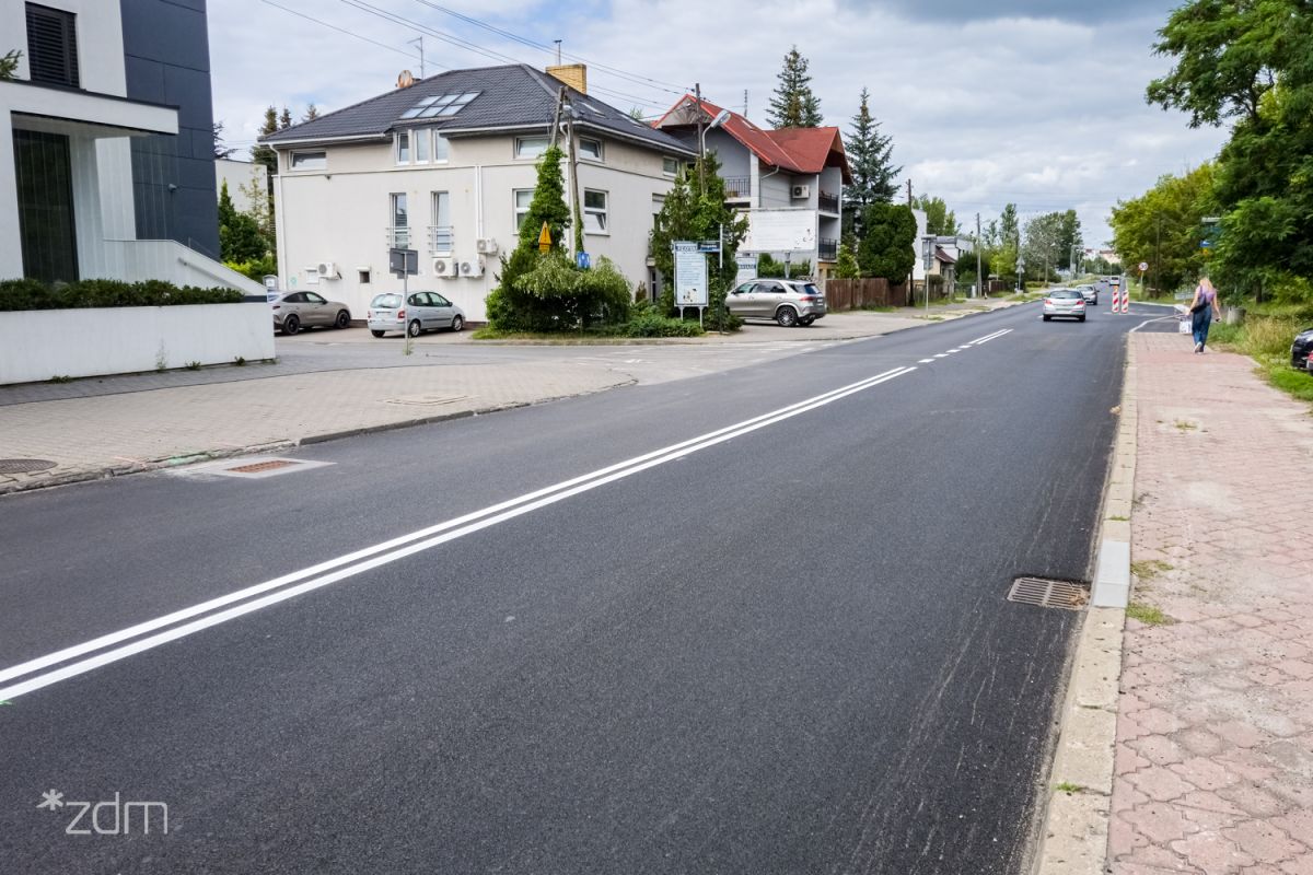 Zdjęcie przedstawia jezdnię. - grafika rozmowy