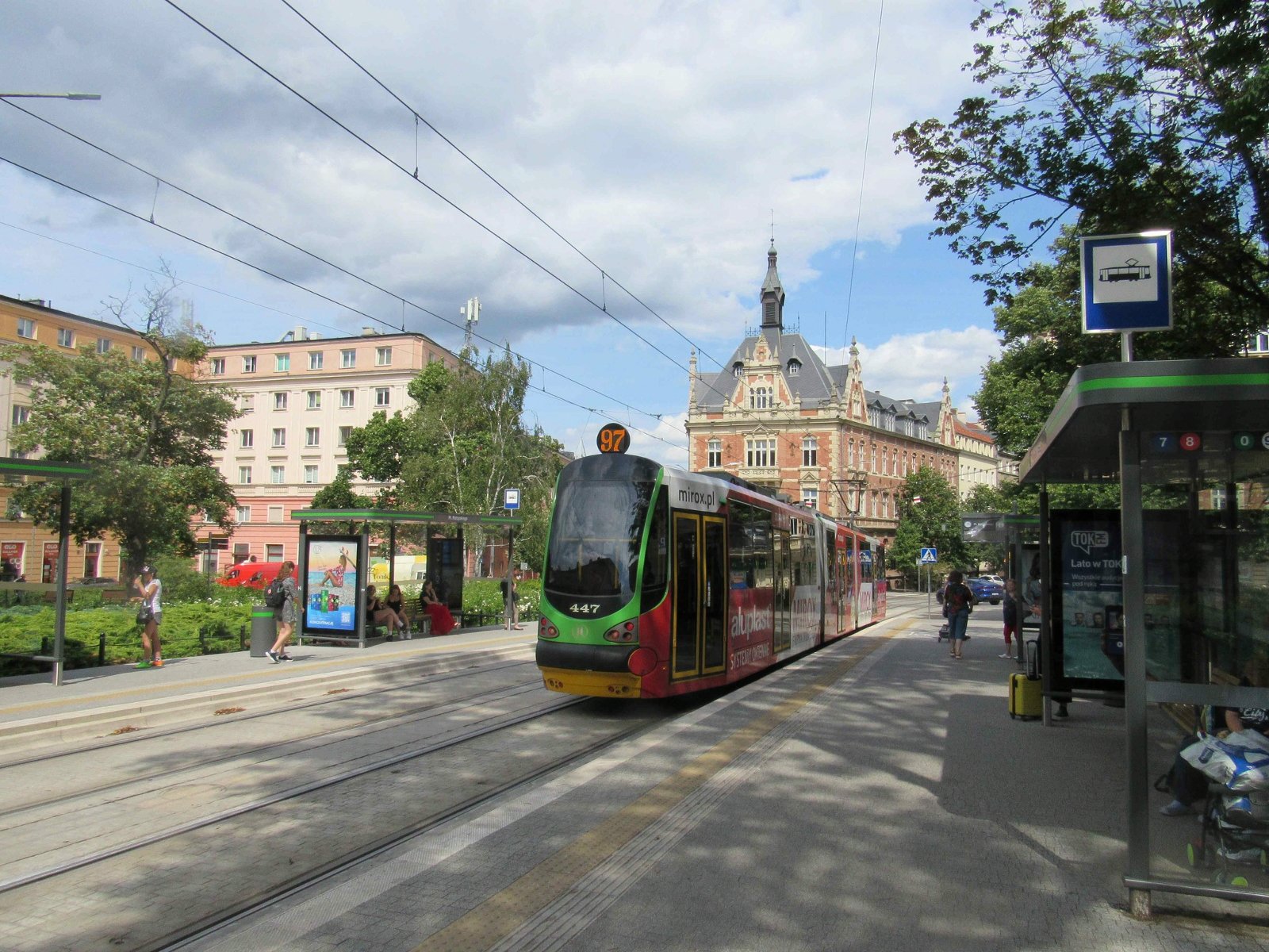 Tramwaj linii 97 na placu Ratajskiego. - grafika rozmowy