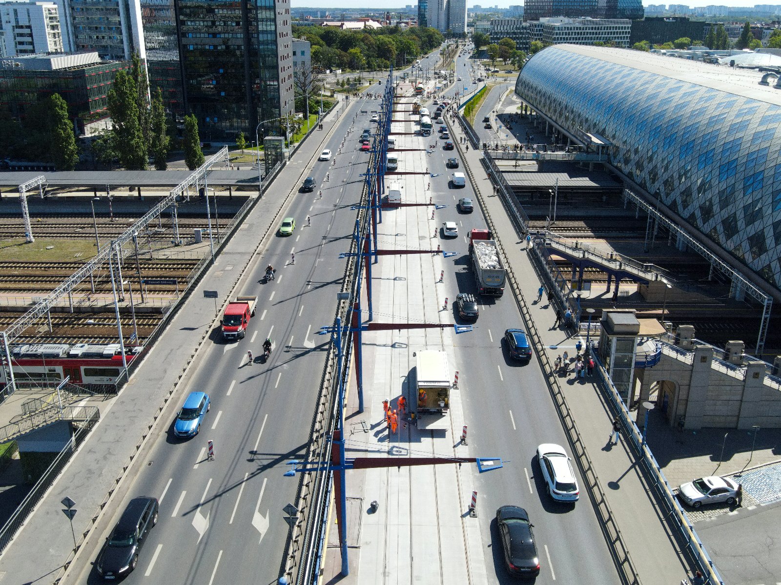 Galeria zdjęć z mostu Dworcowego oraz briefingu - grafika rozmowy