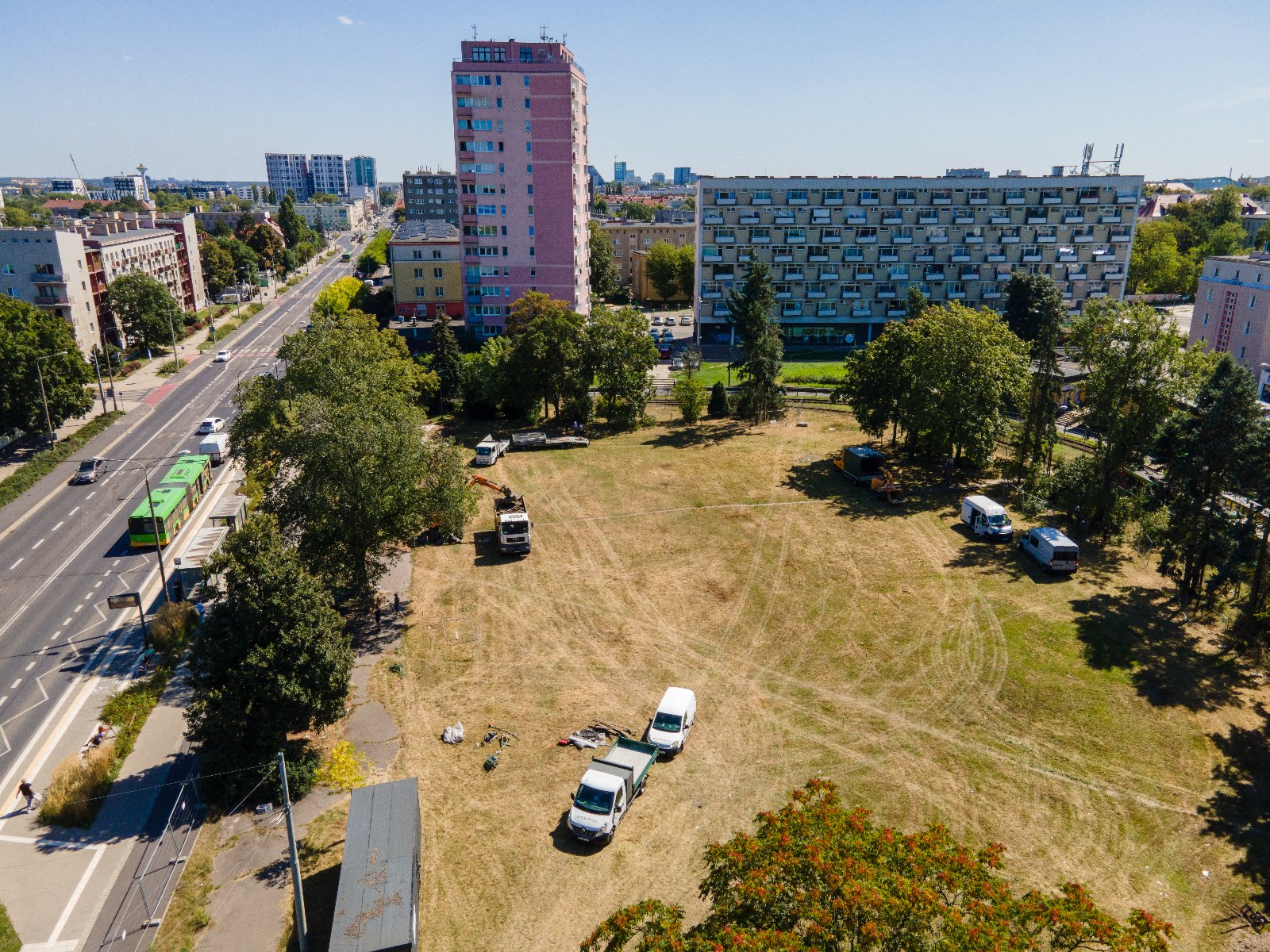 Galeria zdjęć pętli na Ogrodach, gdzie rozpoczęły się pracy przy budowie skweru - grafika rozmowy