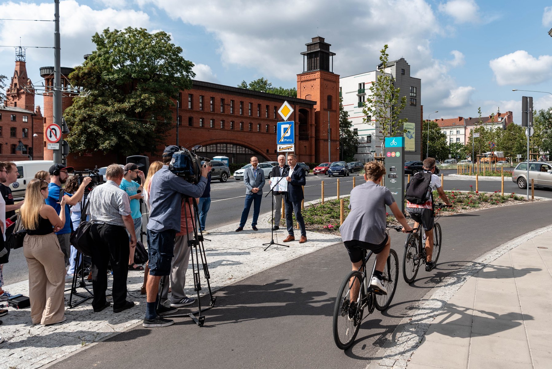 Zdjęcie z briefingu o inwestycjach rowerowych w Poznaniu - grafika rozmowy