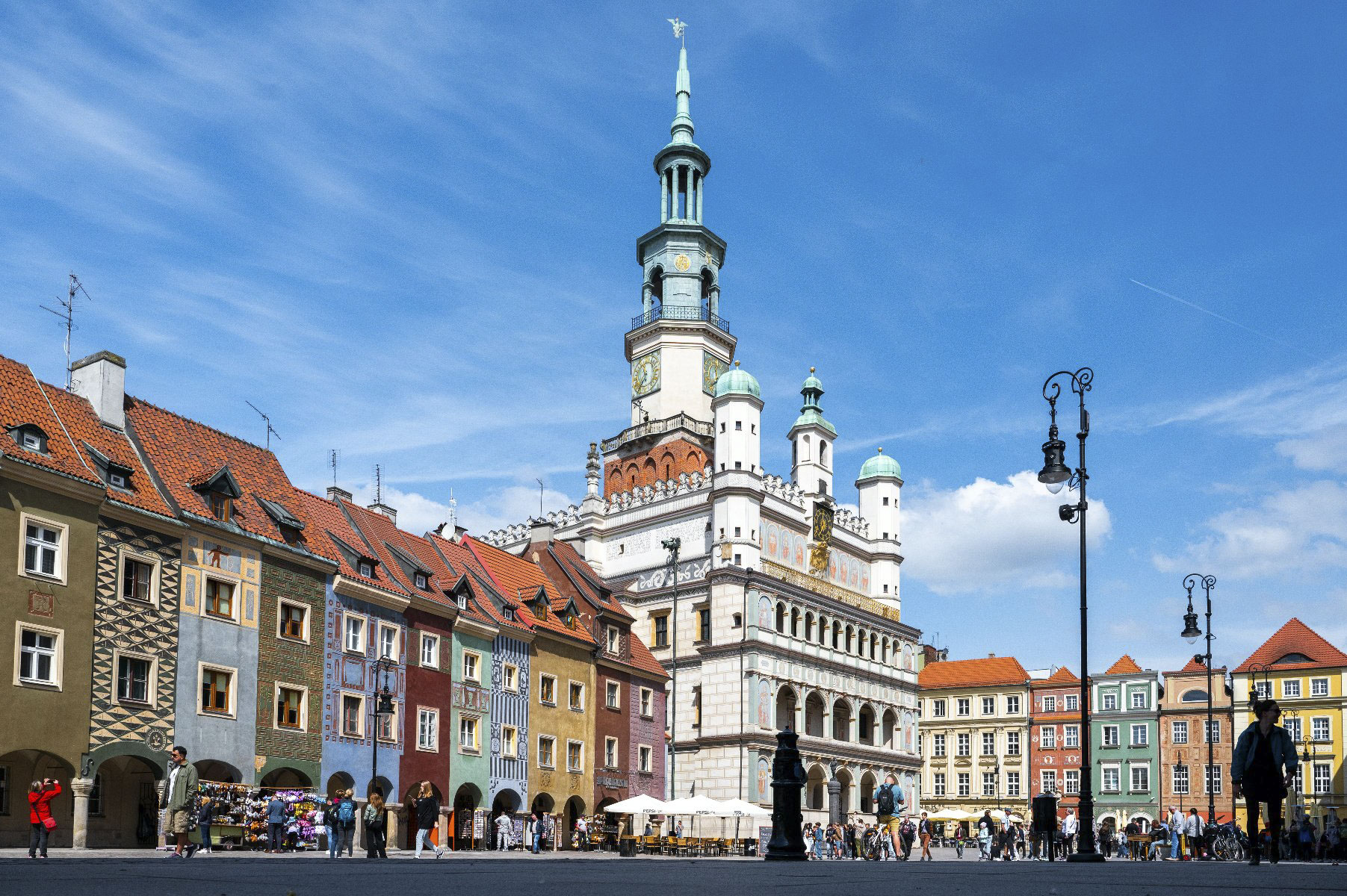 Na zdjęciu Stary Rynek w Poznaniu - grafika rozmowy