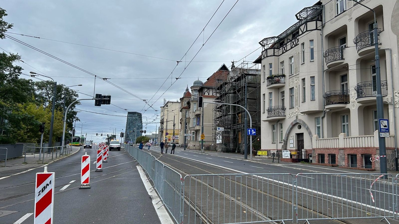 Na zdjęciu ul. Roosevelta, widać torowisko wyłączone z ruchu