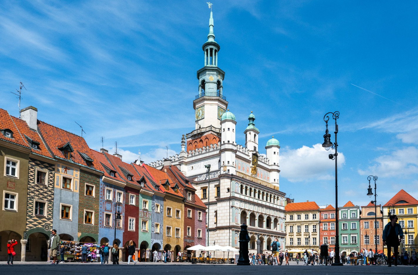 Na zdjęciu Stary Rynek w Poznaniu - grafika rozmowy