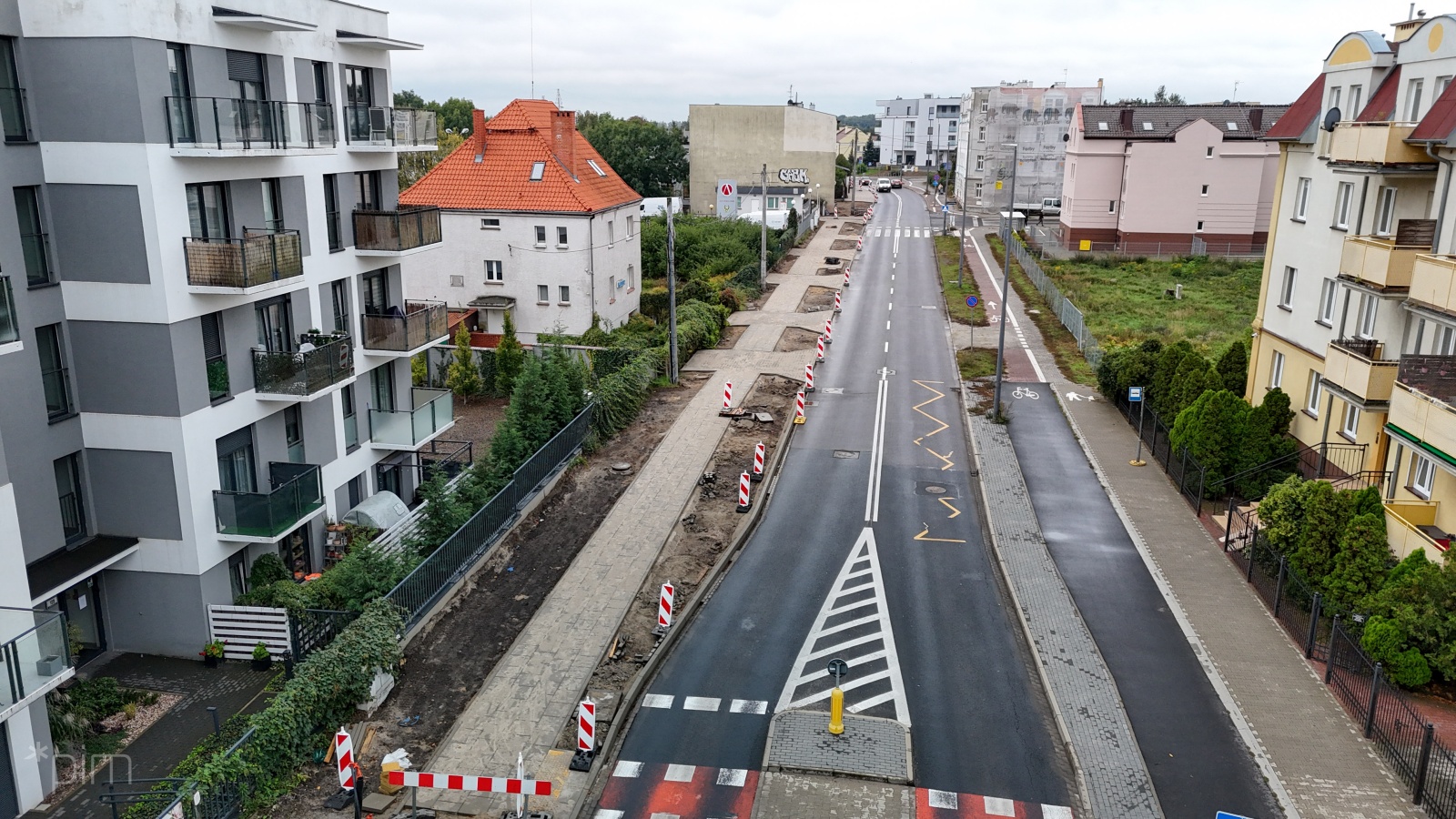 Galeria zdjęć z budowy drogi rowerowej wzdłuż ul. Dmowskiego - grafika rozmowy