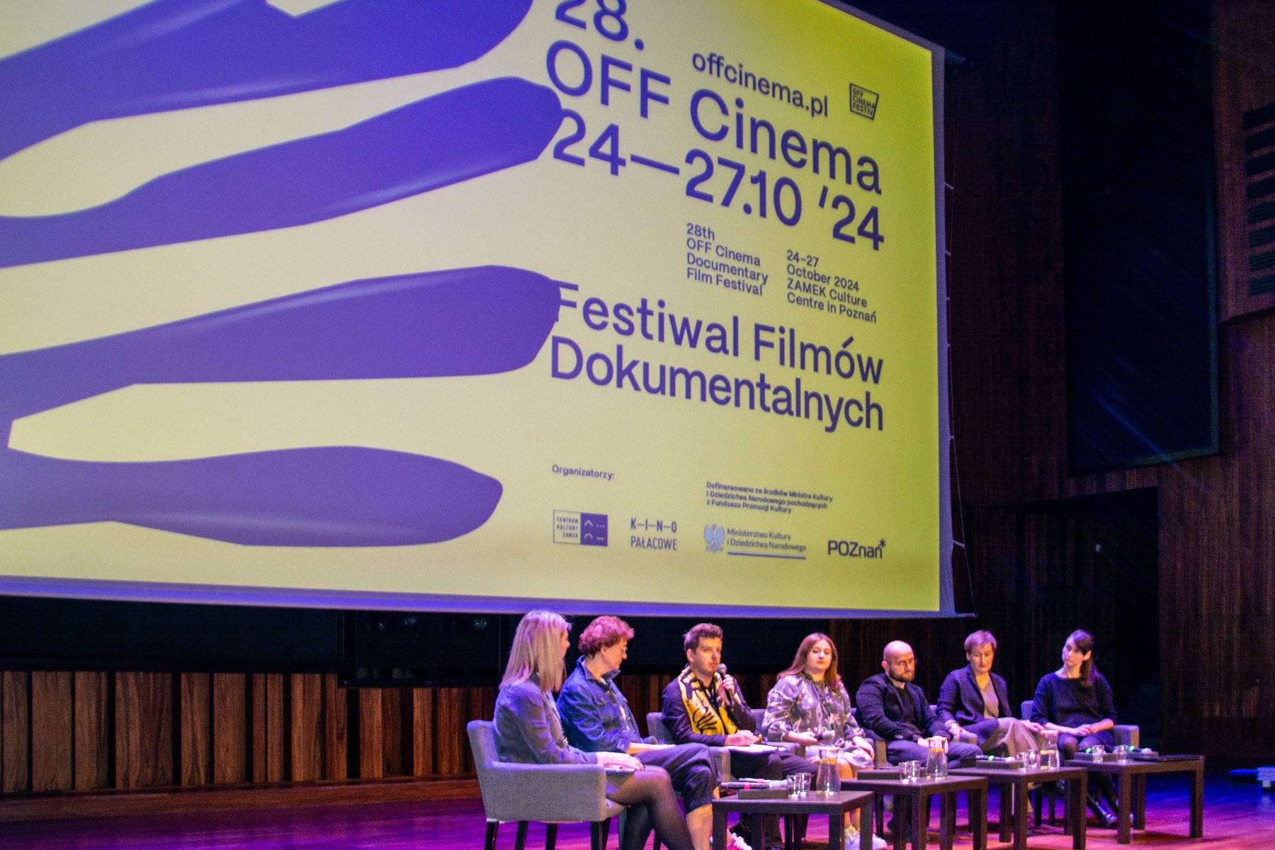 Zdjęcia z konferencji dotyczącej 28. Festiwal Filmów Dokumentalnych Off Cinema - grafika rozmowy