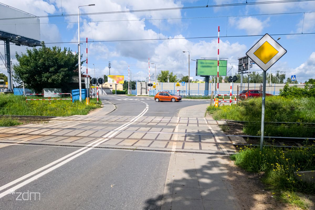 Przejazd kolejowy na Dębcu