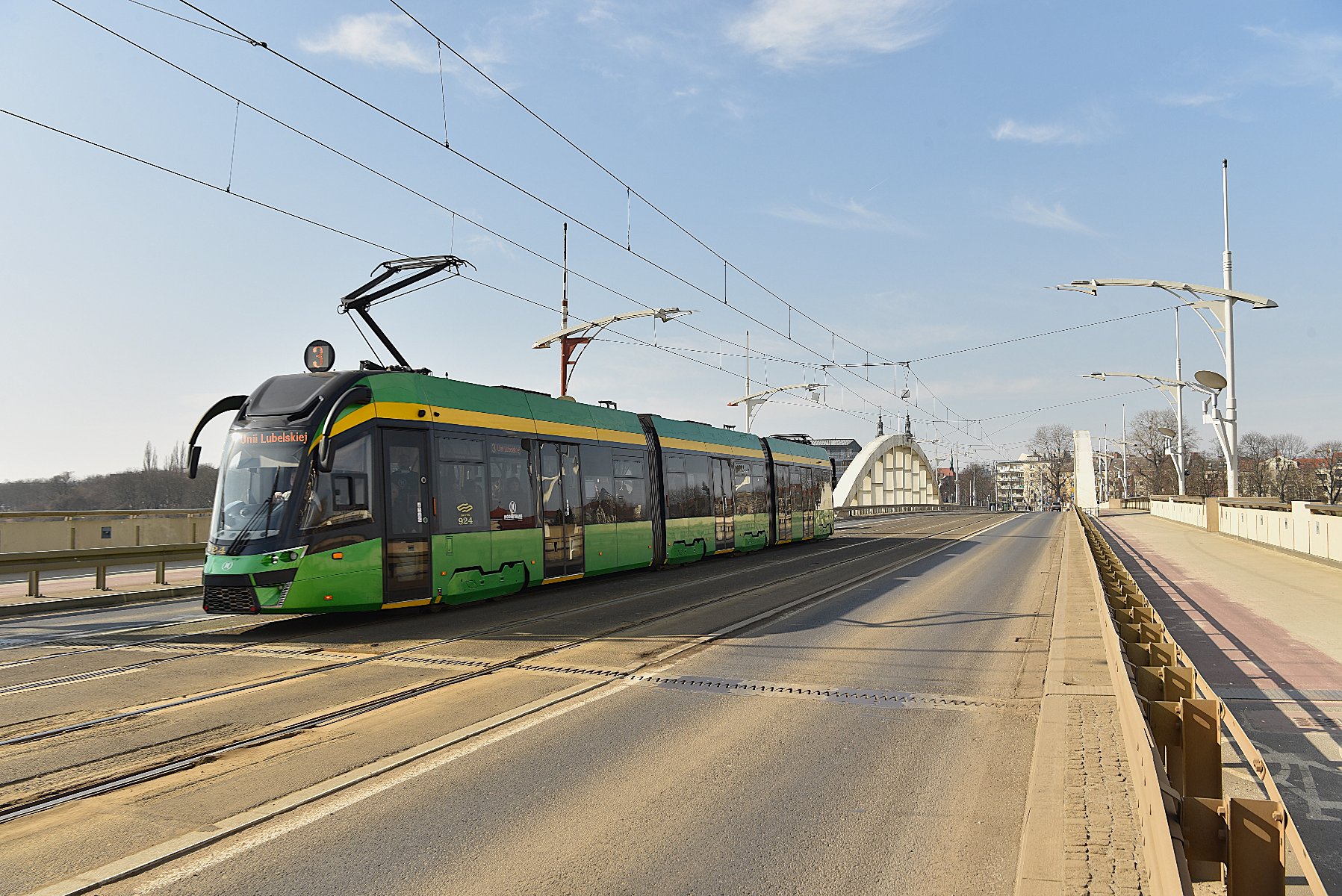 Tramwaj linii nr 3 przy Moście Rocha