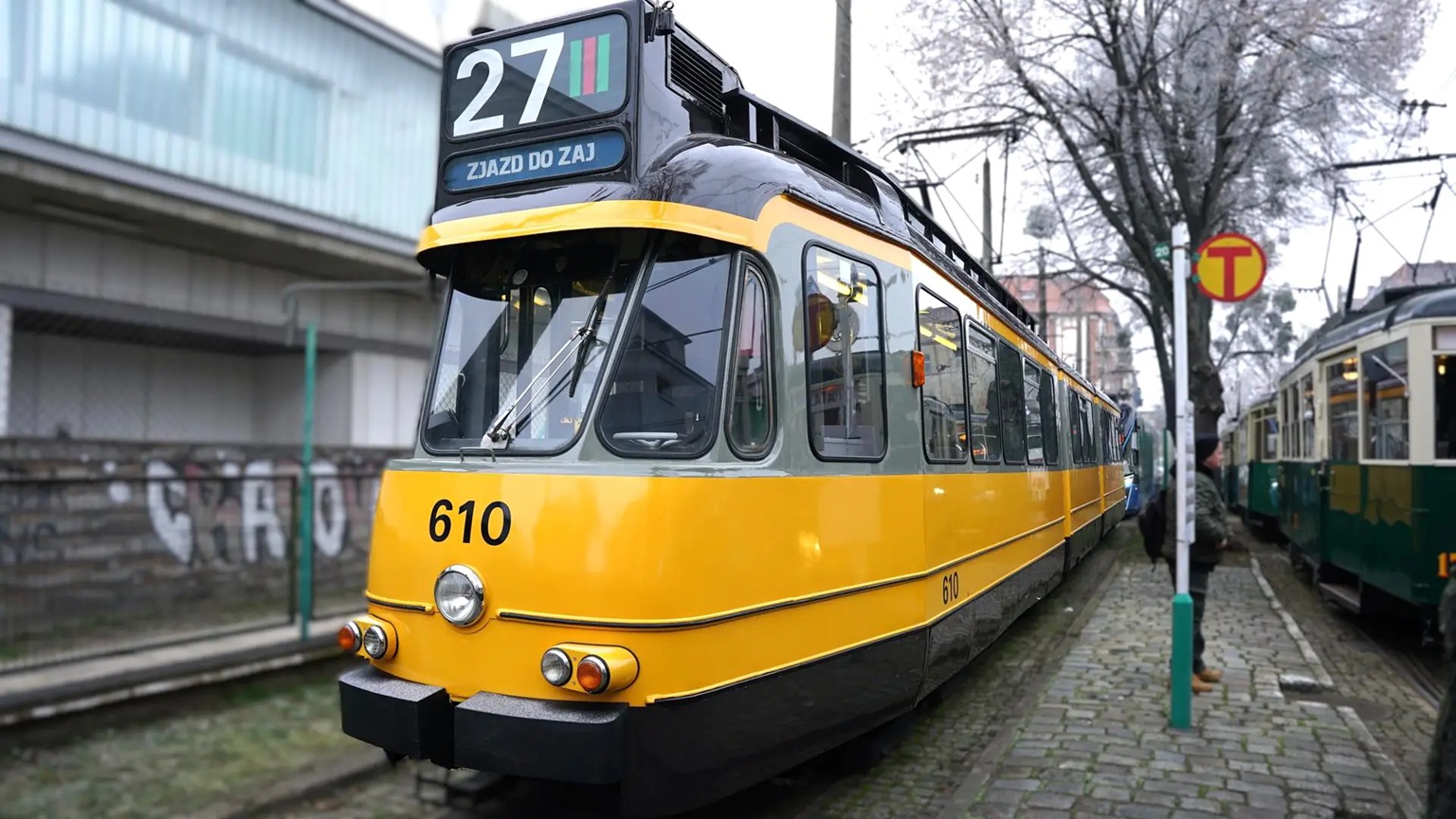 Żółty tramwaj zwany holendrem